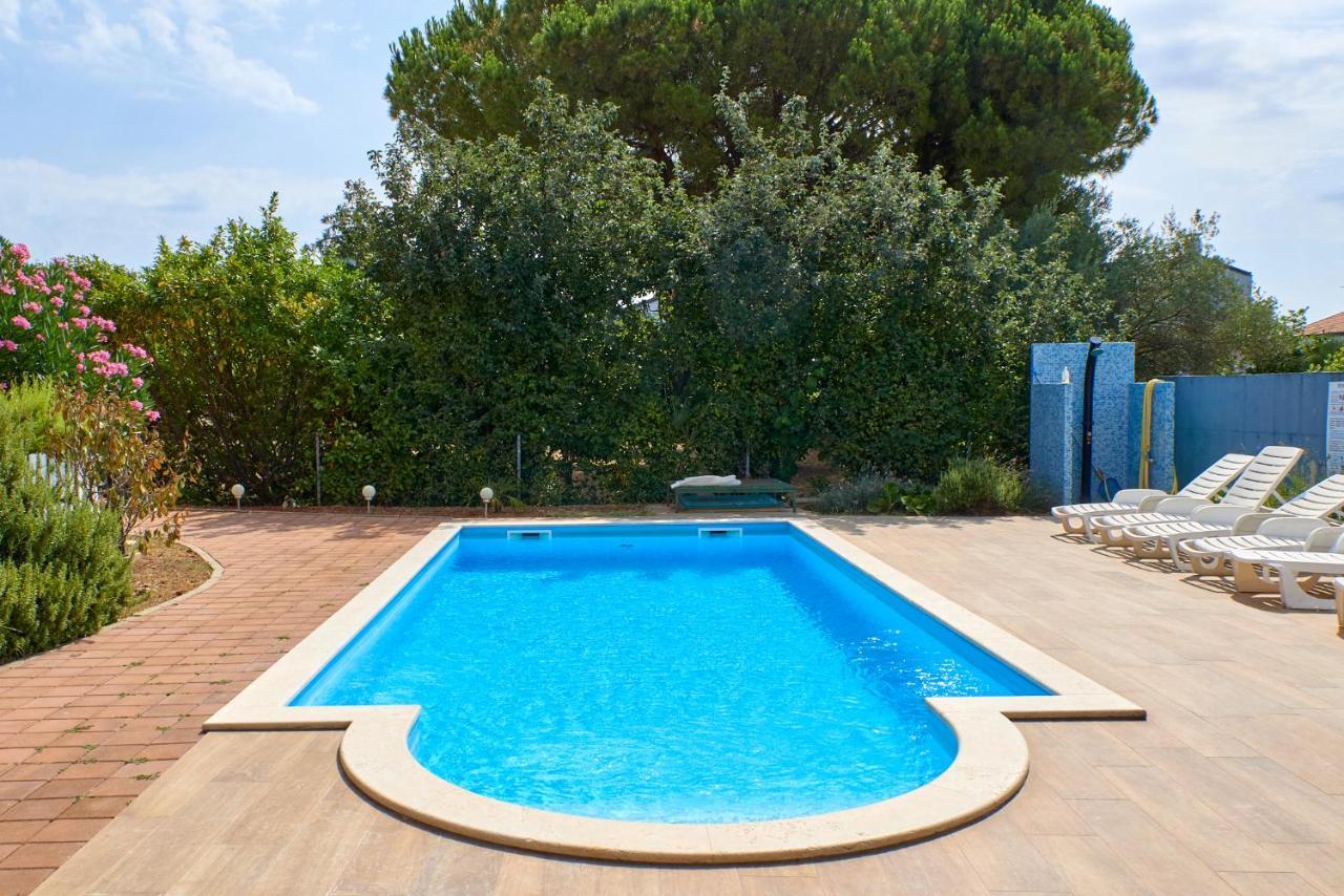 Cittanova Boutique Apartment Con Piscina Novigrad  Luaran gambar